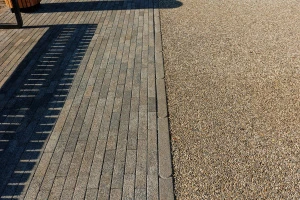 Купить бордюры БРШ.50.20.8 гранит листопад (бело-черно-коричневый) - Старый Замок от производителя - «Поревит»