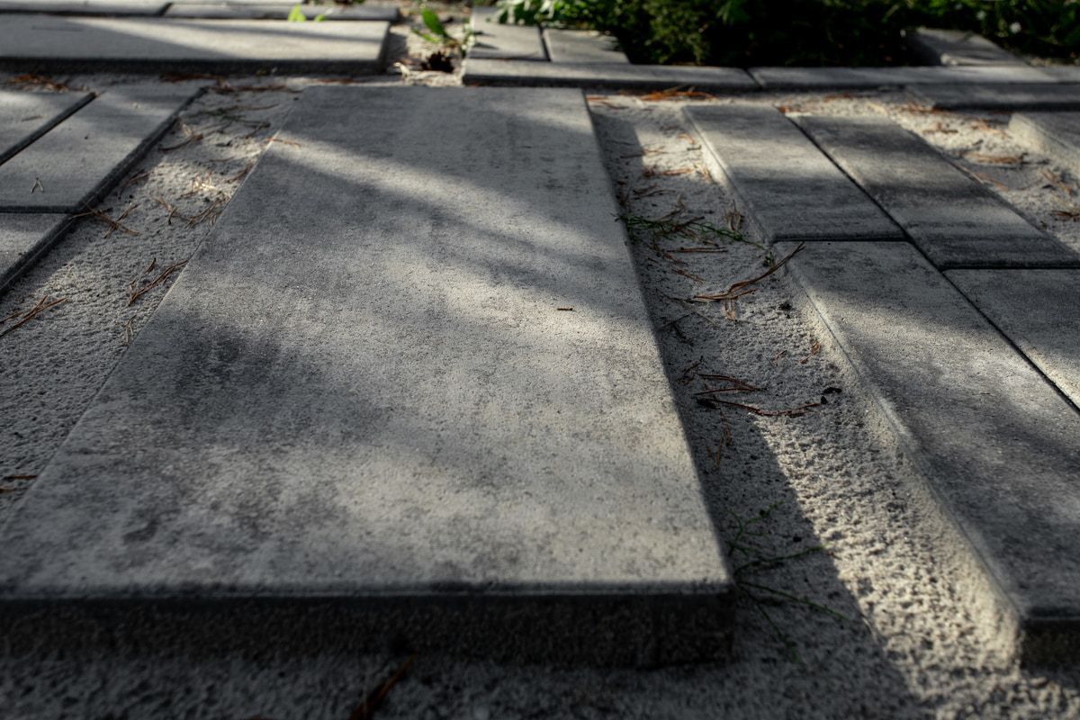 Ландшафтный дизайн в Тюмени с плиткой Ригель, Трио, 300х900 мм Ландшафтный дизайн в Тюмени с плиткой Ригель, Трио, 300х900 мм