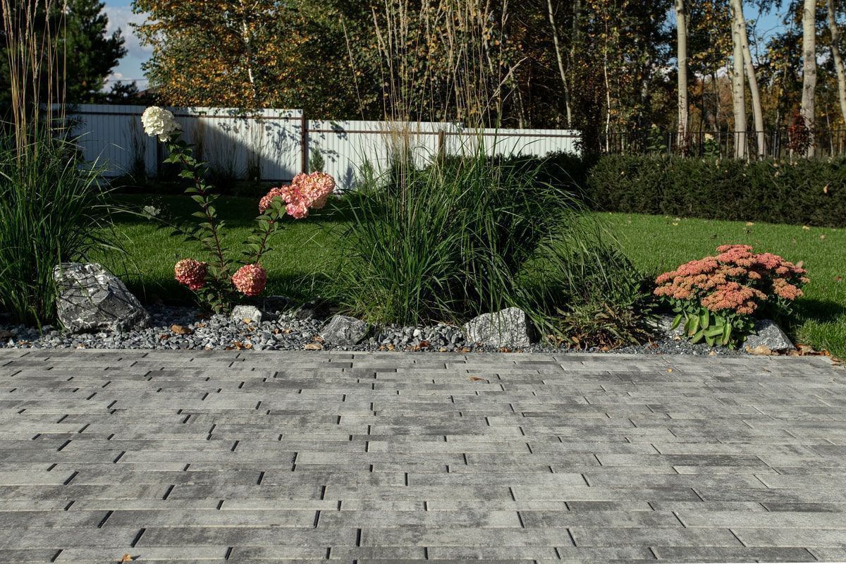 Ландшафтный дизайн в Тюмени с плиткой Ригель, Трио, 300х900 мм Ландшафтный дизайн в Тюмени с плиткой Ригель, Трио, 300х900 мм