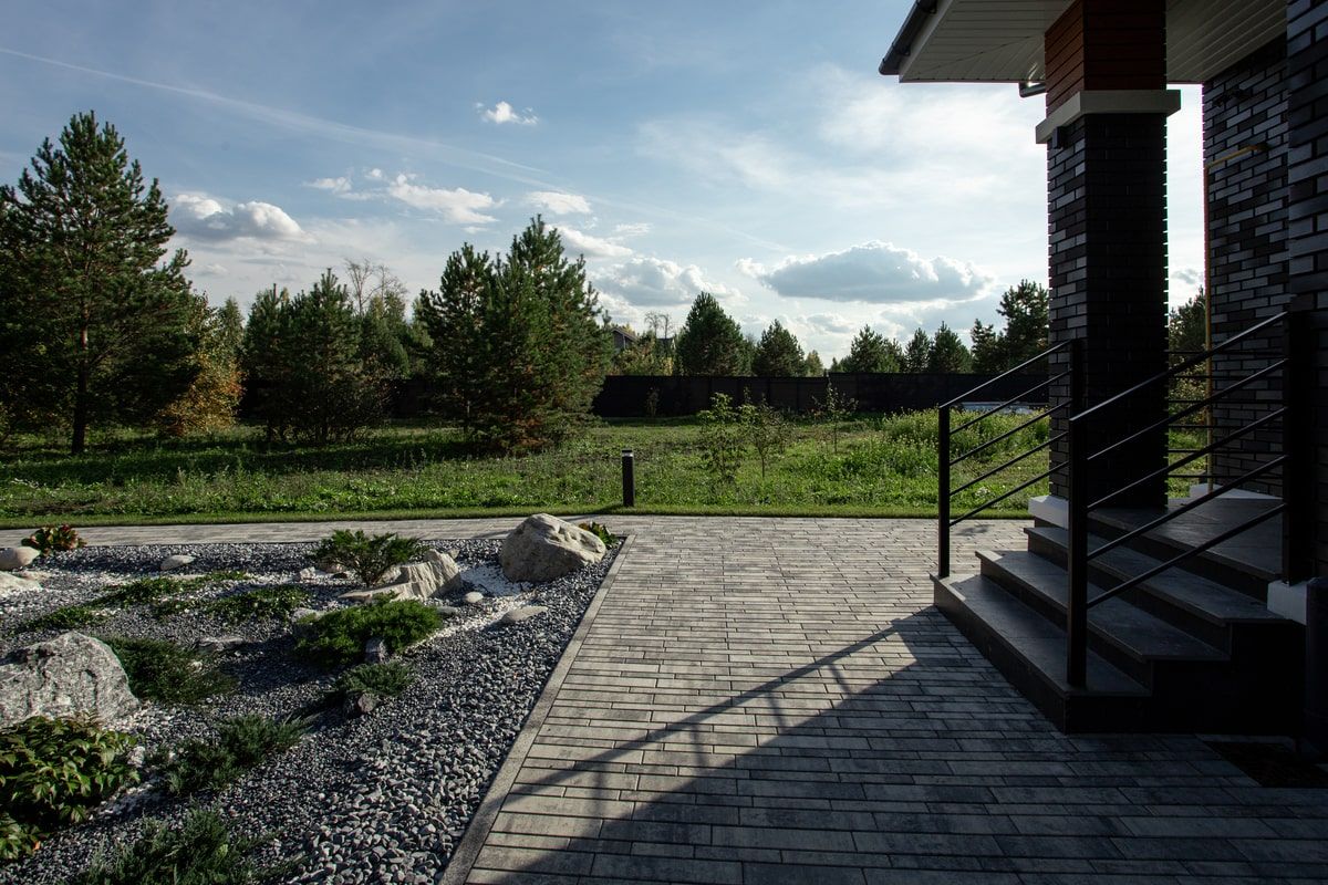 Ландшафтный дизайн в Тюмени с плиткой Ригель, Трио, 300х900 мм Ландшафтный дизайн в Тюмени с плиткой Ригель, Трио, 300х900 мм