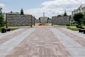Купите квадратную тротуарную плитку от производителя «Поревит»