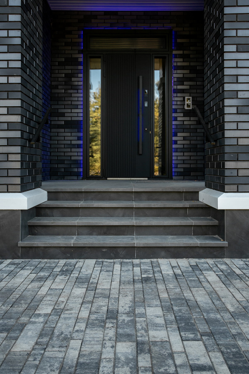 Ландшафтный дизайн в Тюмени с плиткой Ригель, Трио, 300х900 мм Ландшафтный дизайн в Тюмени с плиткой Ригель, Трио, 300х900 мм