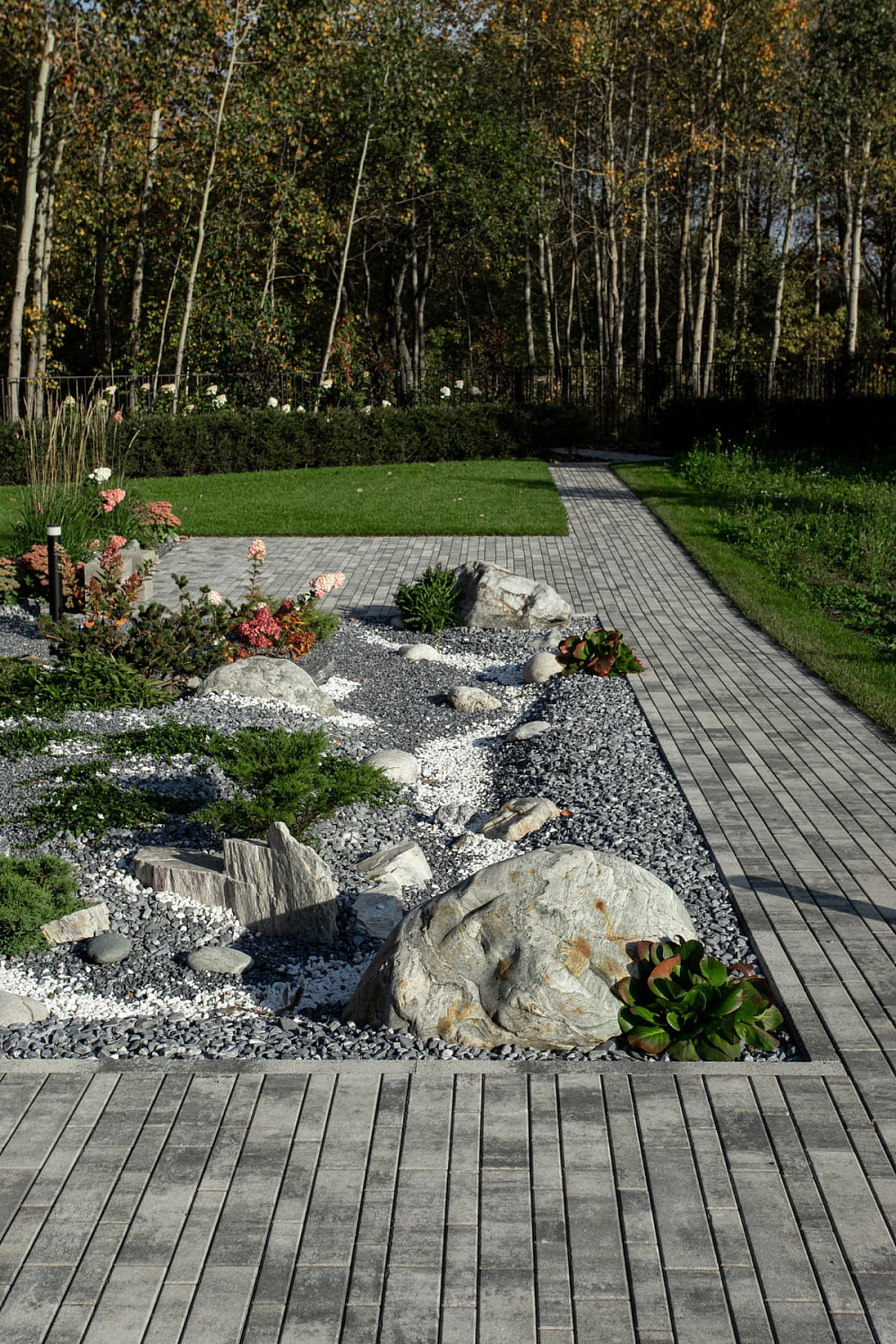 Ландшафтный дизайн в Тюмени с плиткой Ригель, Трио, 300х900 мм Ландшафтный дизайн в Тюмени с плиткой Ригель, Трио, 300х900 мм