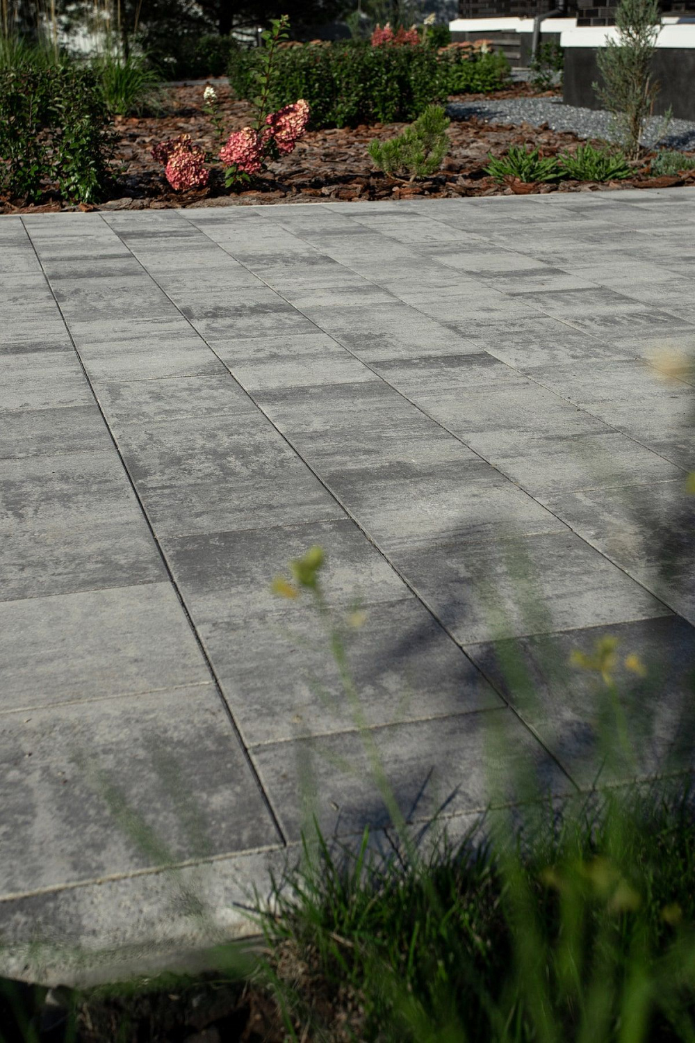 Ландшафтный дизайн в Тюмени с плиткой Ригель, Трио, 300х900 мм Ландшафтный дизайн в Тюмени с плиткой Ригель, Трио, 300х900 мм