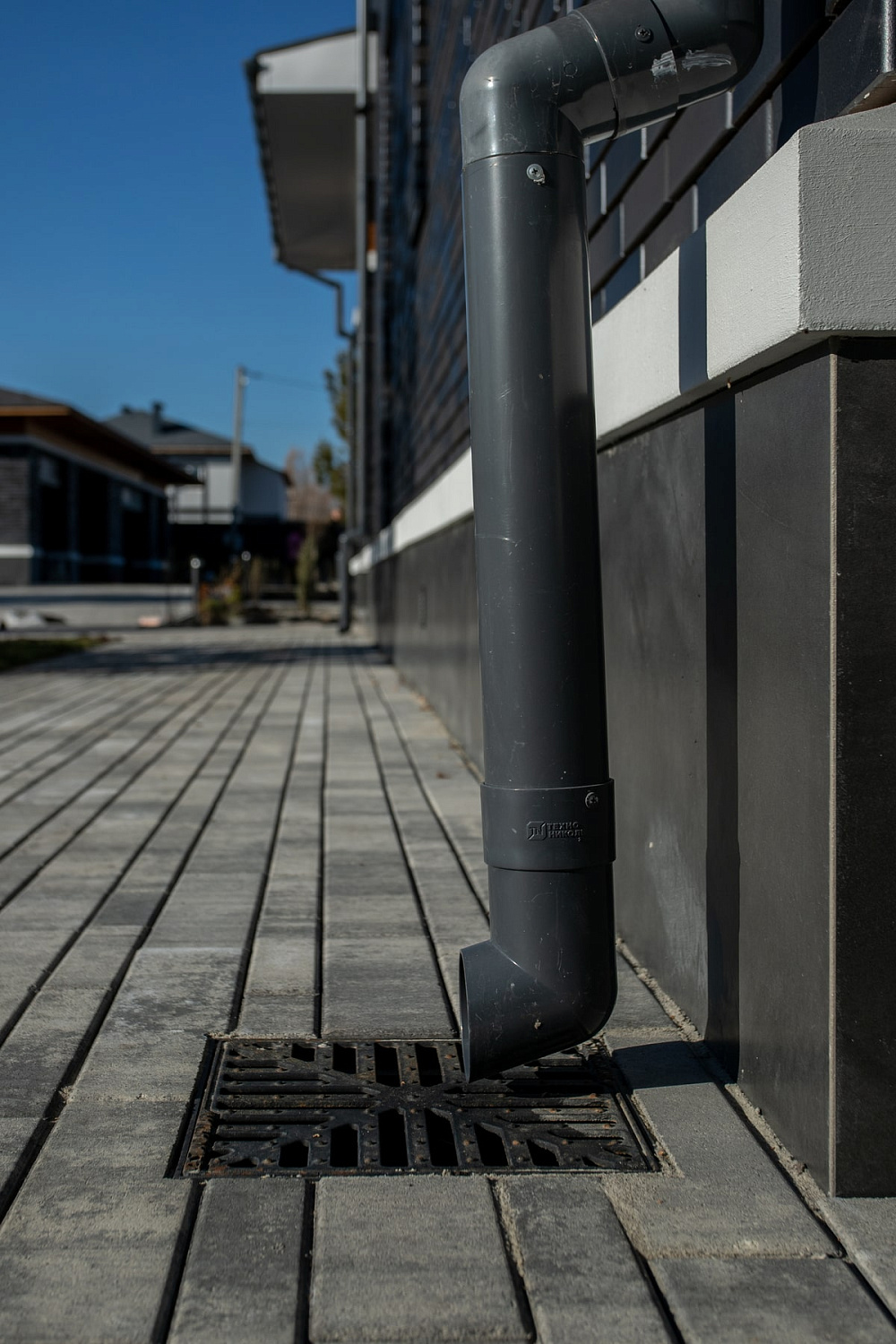 Ландшафтный дизайн в Тюмени с плиткой Ригель, Трио, 300х900 мм Ландшафтный дизайн в Тюмени с плиткой Ригель, Трио, 300х900 мм