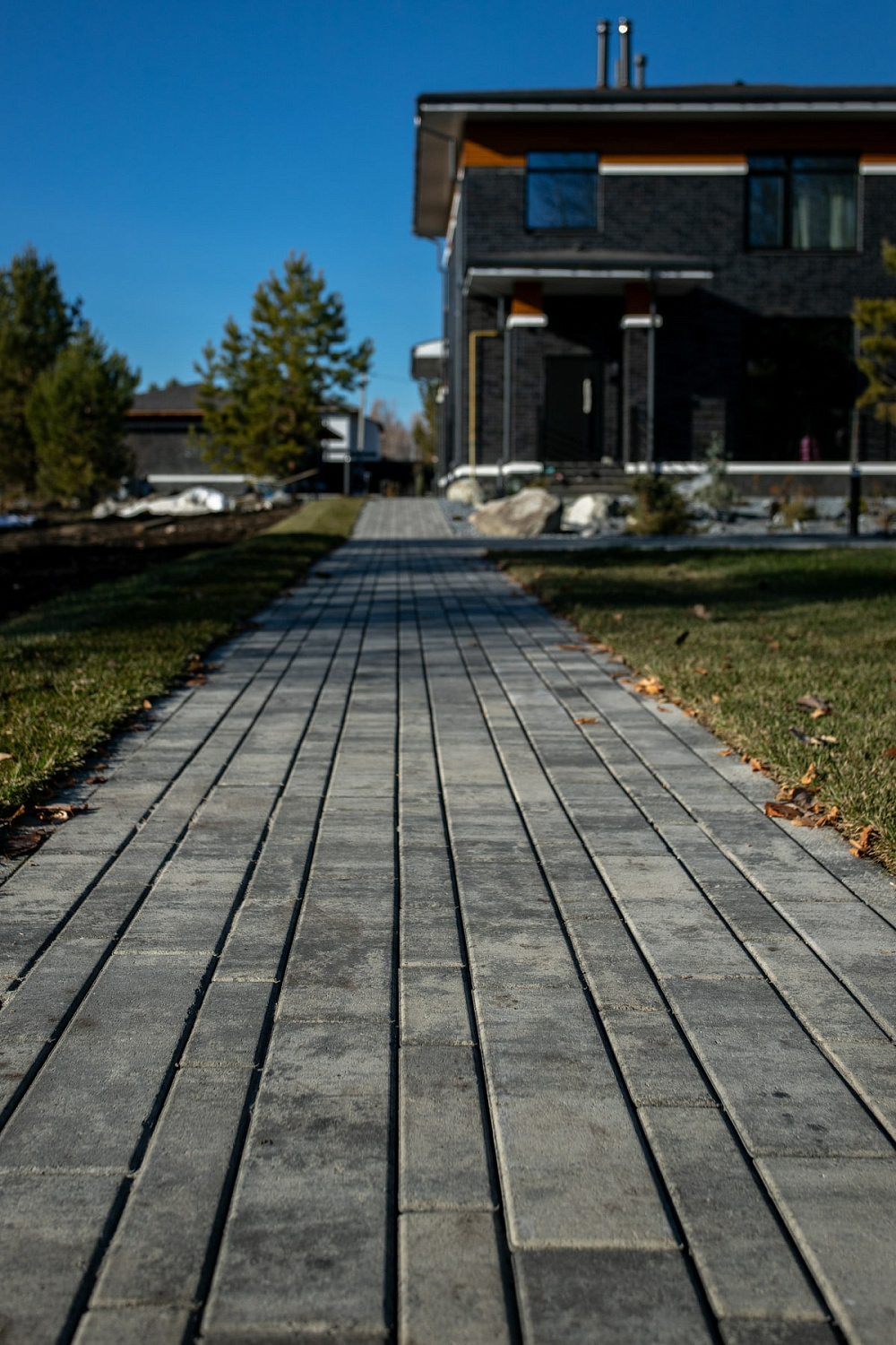 Ландшафтный дизайн в Тюмени с плиткой Ригель, Трио, 300х900 мм Ландшафтный дизайн в Тюмени с плиткой Ригель, Трио, 300х900 мм