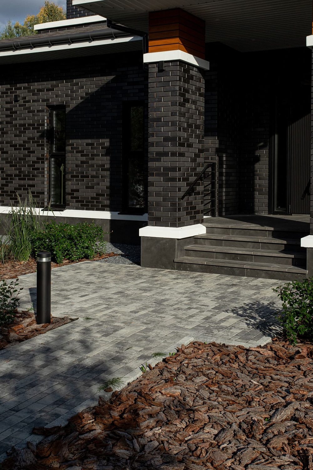 Ландшафтный дизайн в Тюмени с плиткой Ригель, Трио, 300х900 мм Ландшафтный дизайн в Тюмени с плиткой Ригель, Трио, 300х900 мм