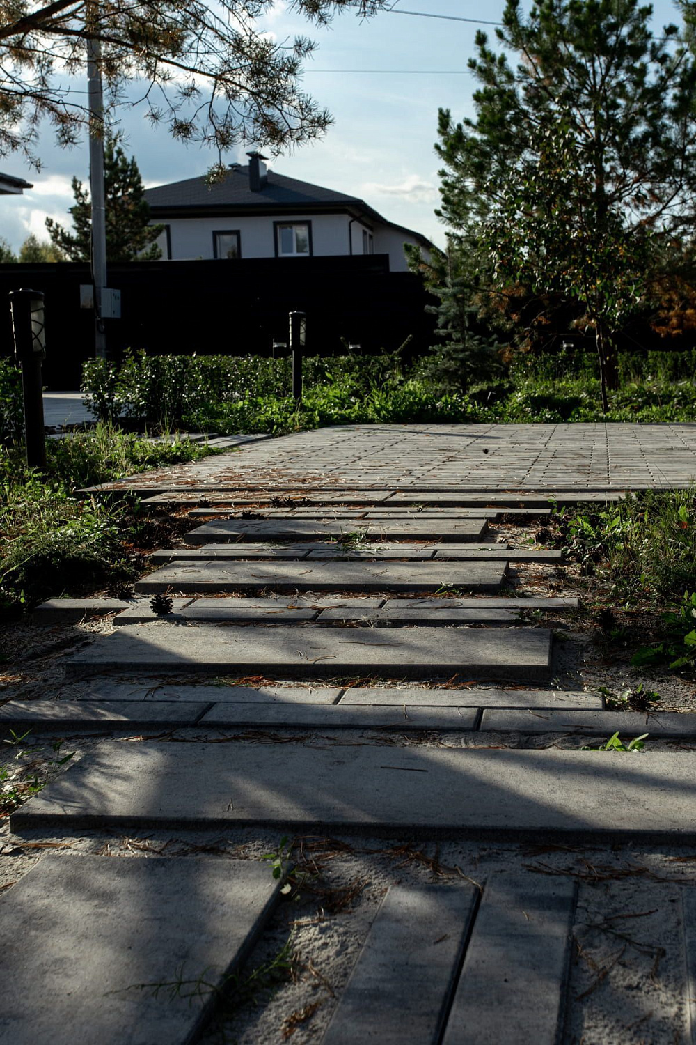 Ландшафтный дизайн в Тюмени с плиткой Ригель, Трио, 300х900 мм Ландшафтный дизайн в Тюмени с плиткой Ригель, Трио, 300х900 мм