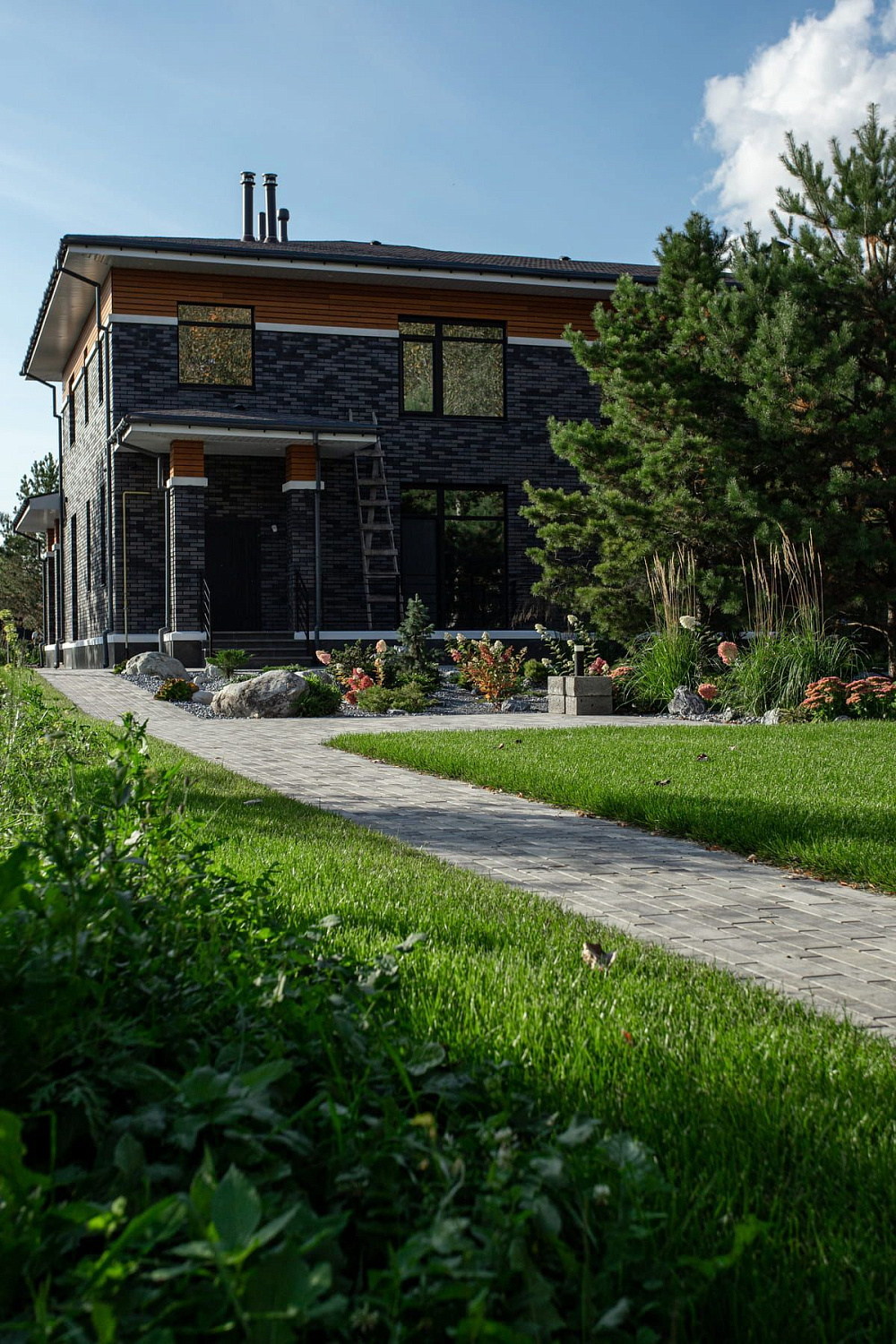 Ландшафтный дизайн в Тюмени с плиткой Ригель, Трио, 300х900 мм Ландшафтный дизайн в Тюмени с плиткой Ригель, Трио, 300х900 мм